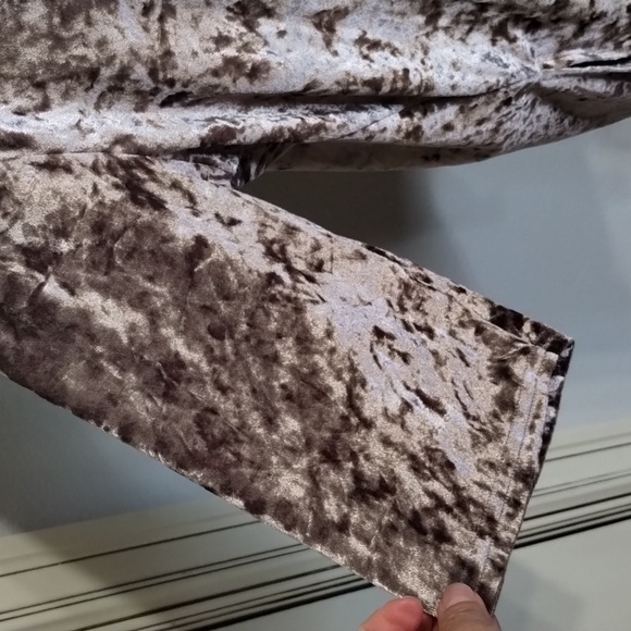 POL Crushed Velvet Look Size Medium Champagne Color - Picture 3 of 8